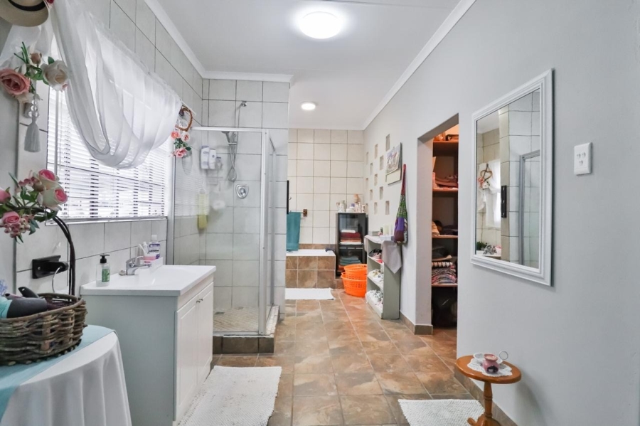 5 Bedroom Property for Sale in Donkerhoek A H North West